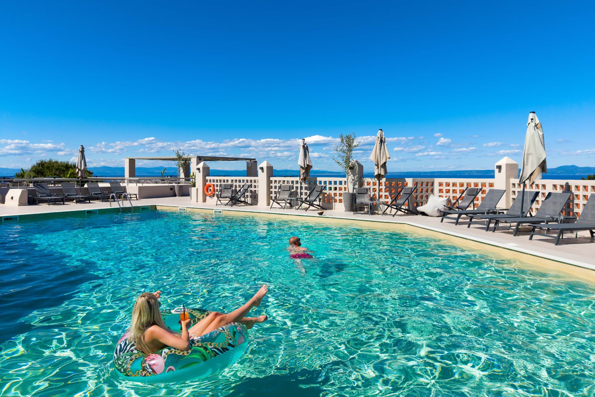 Arya Hotel 1