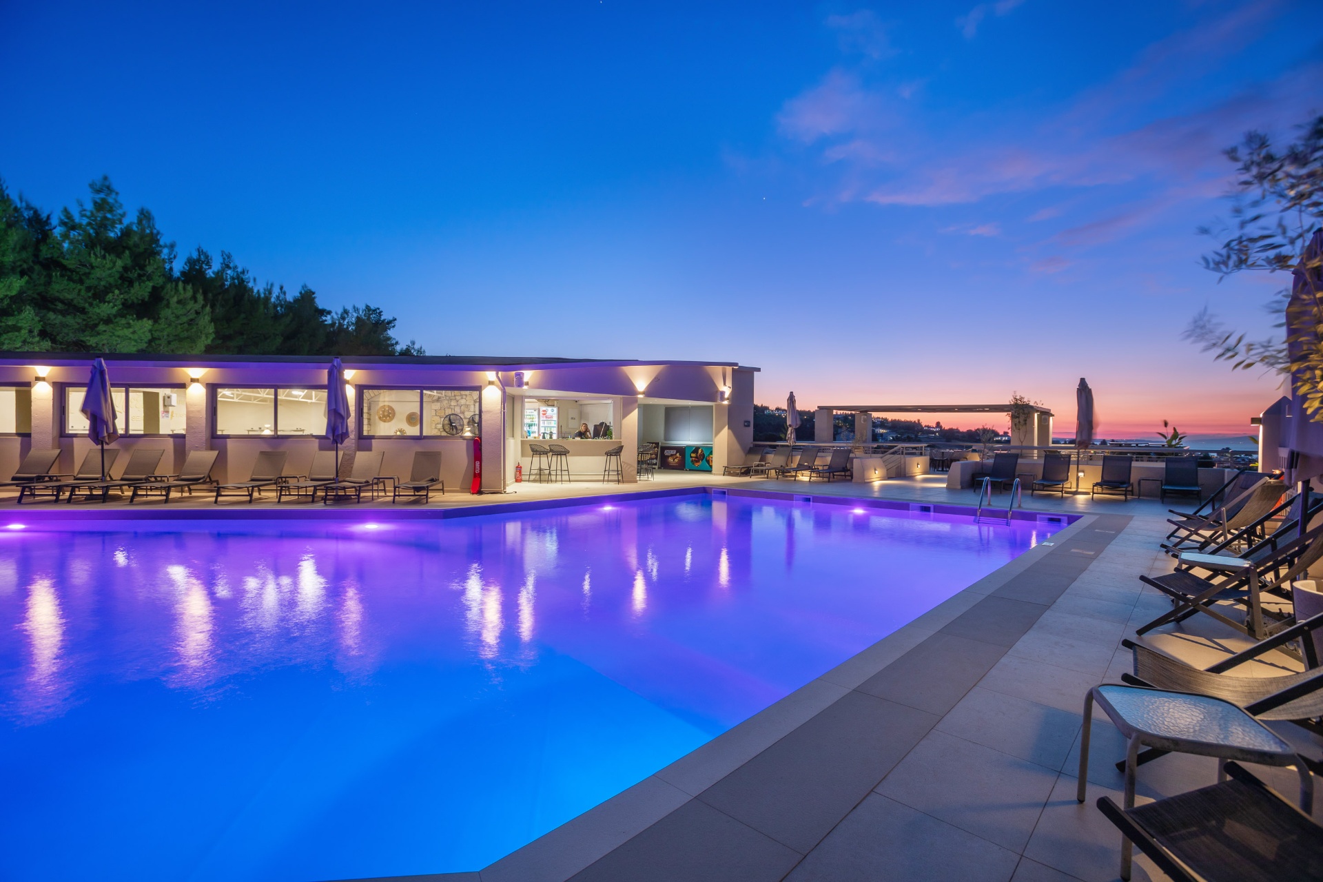 Arya Hotel 4